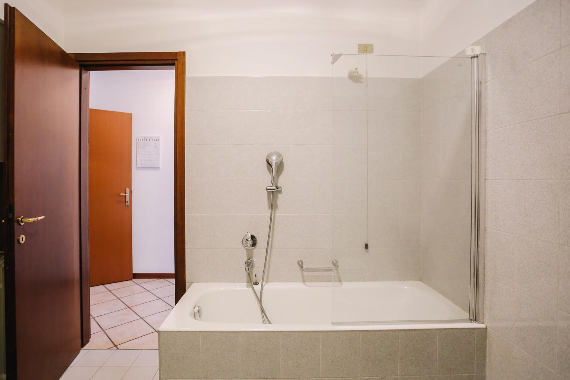 Alzano LombardoFlat Mazzini 6アパートメント エクステリア 写真